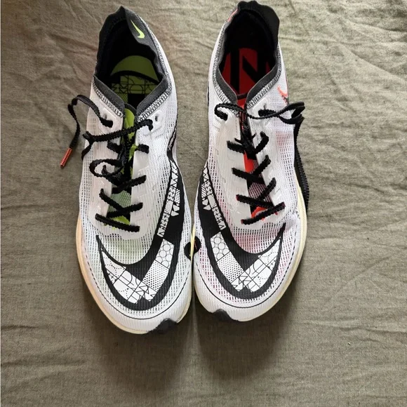 Brand new Nike ZoomX Vaporfly NEXT% 2 in White and Black - Picture 2 of 5